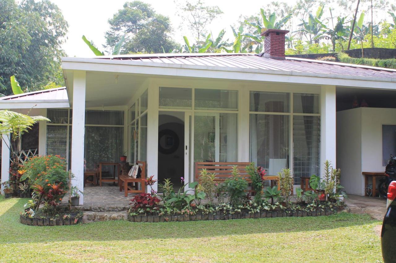 The Forest Villa Bogor Exterior photo