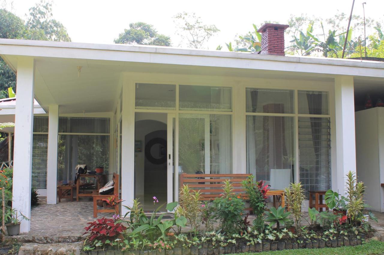 The Forest Villa Bogor Exterior photo