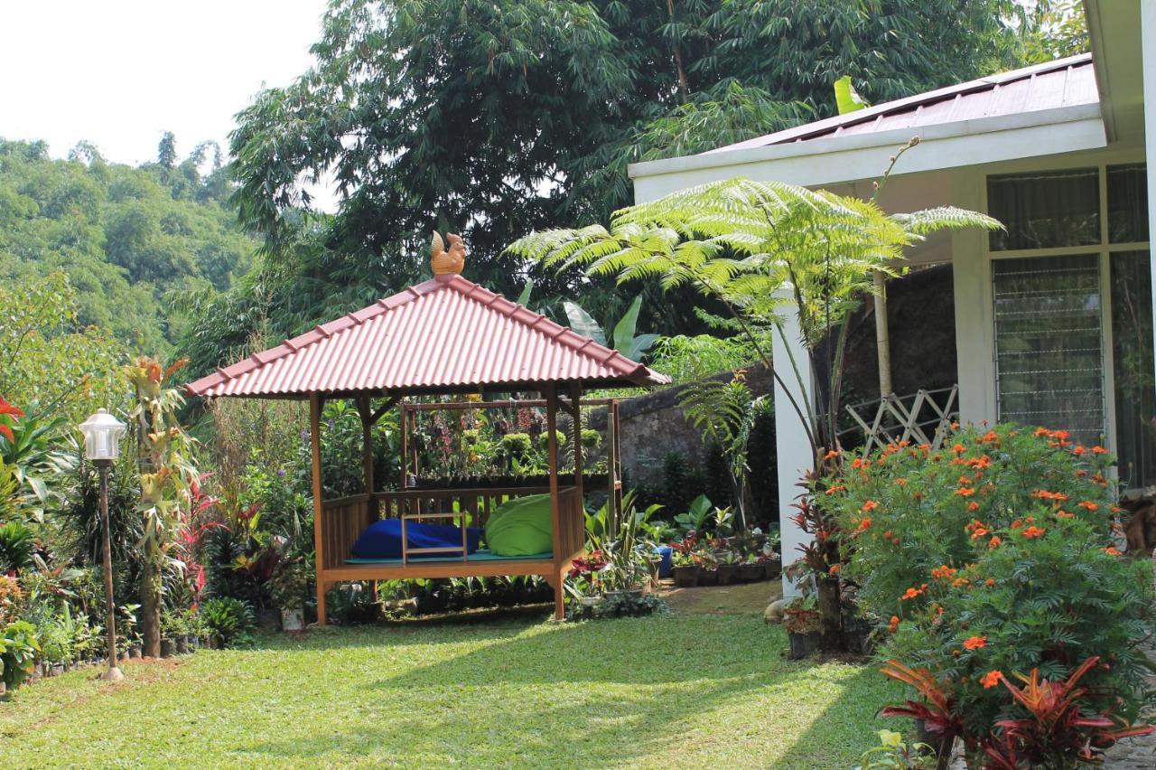 The Forest Villa Bogor Exterior photo